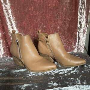 Dolce Vita Ankle Boots Size 7